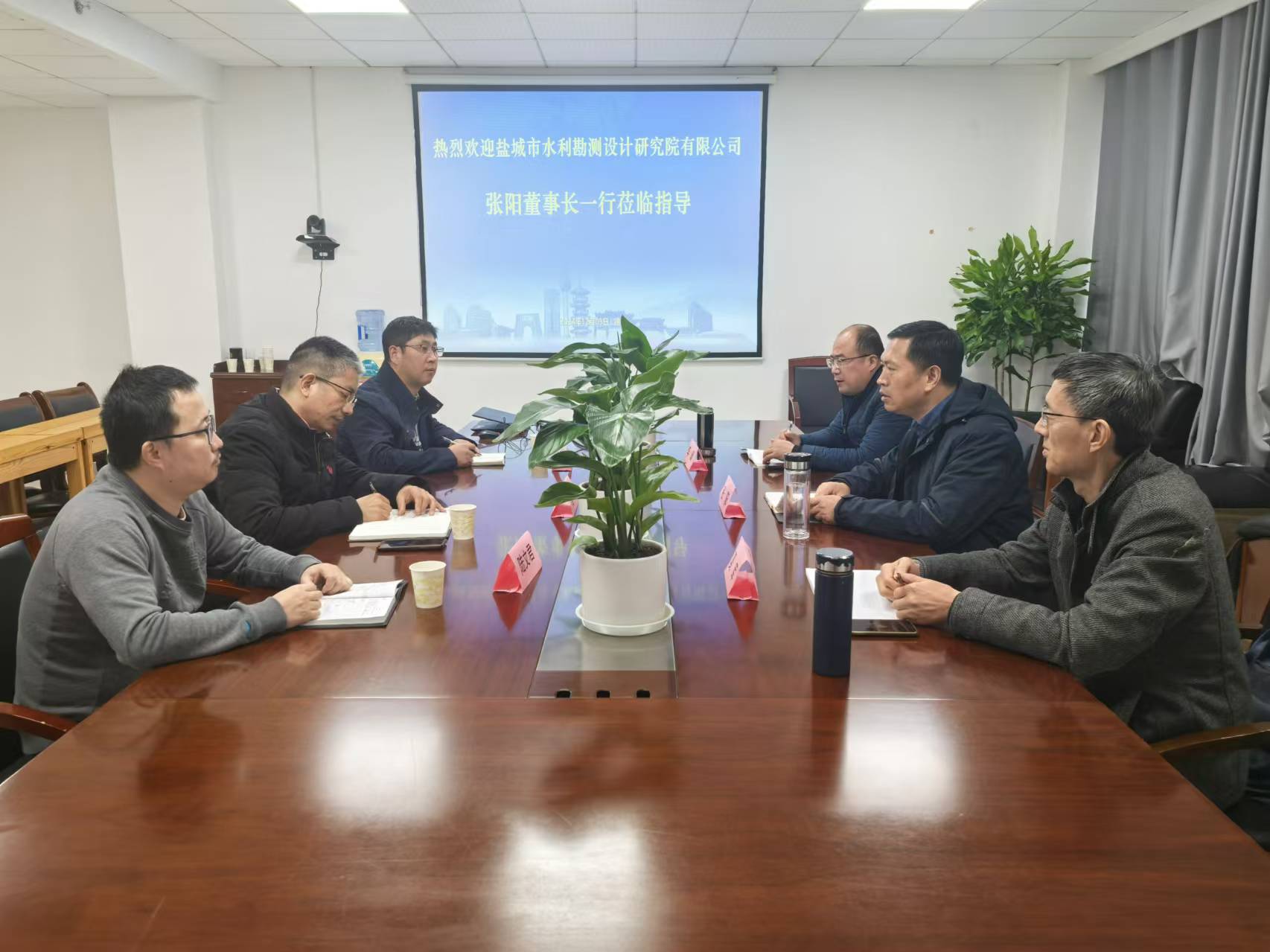 鹽城市水利勘測設(shè)計(jì)研究院有限公司張陽董事長一行蒞臨我公司座談交流