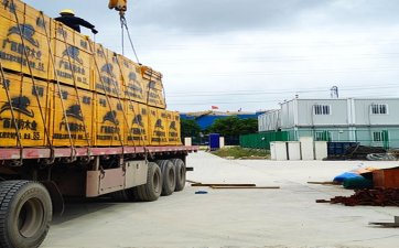 建筑模板訂單發往新疆工地-長期合作!